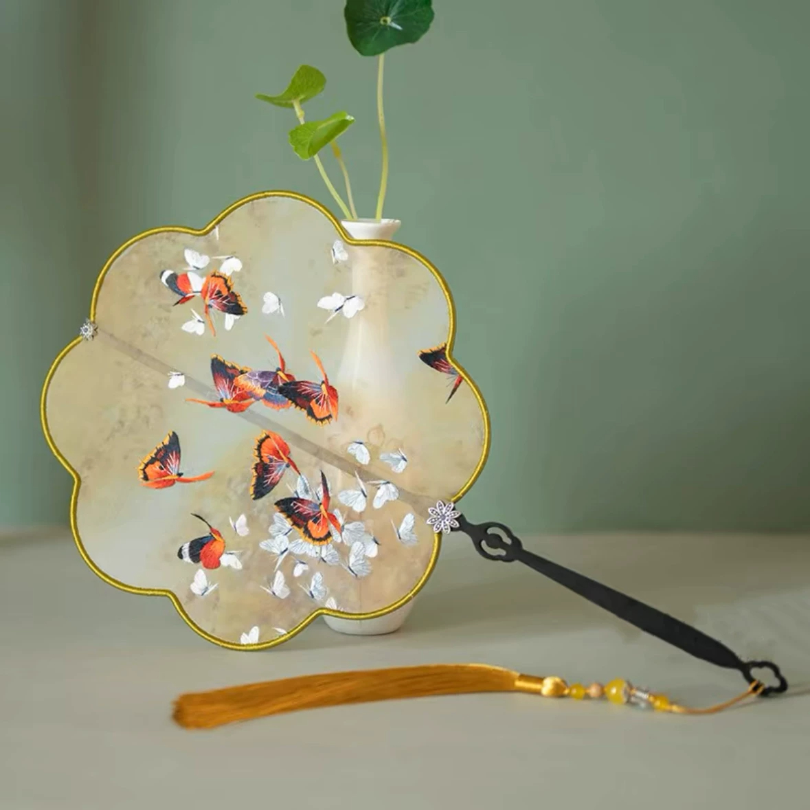 Handmade Suzhou Embroidered Silk-Wrapped Round Fan-Gold - Signature Gift Edition