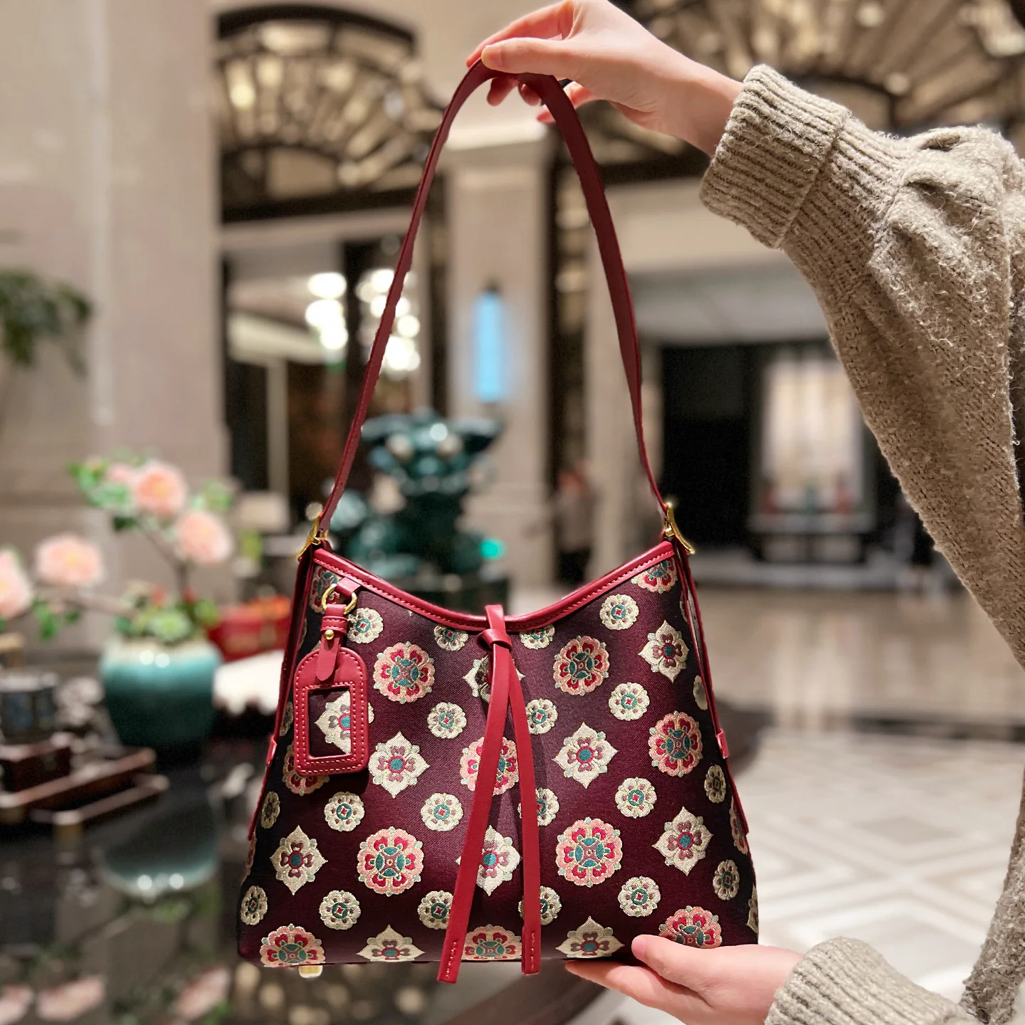 New Chinese Heritage Song Brocade Embroidered Luxury Handbag-Baoxiang Floral-Red - Standard Version – Gold-foiled gift box with ribbon closure